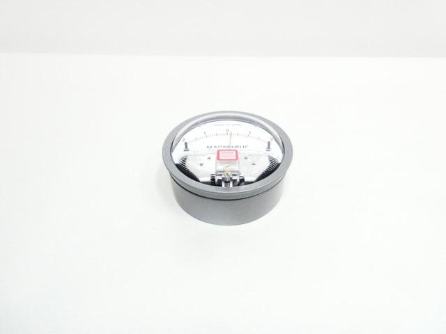 DWYER 2304 W37Y MAGNEHELIC DIFFERENTIAL PRESSURE GAUGE 2-0-2IN-H2O