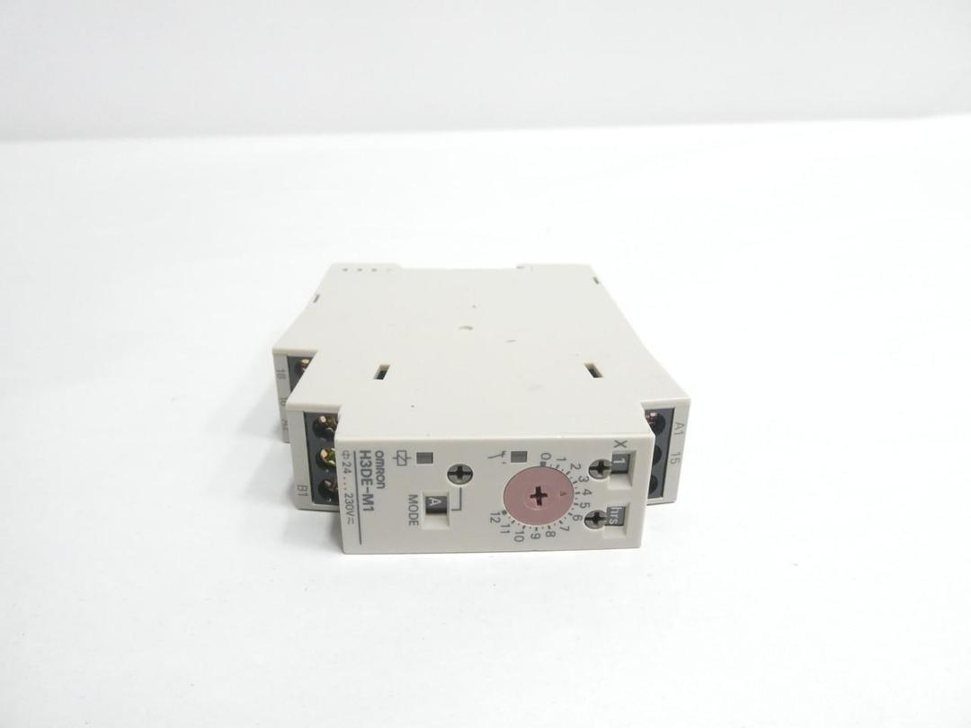OMRON H3DE-M1 TIME DELAY RELAY 0.1S-120H 24-230V-AC/DC