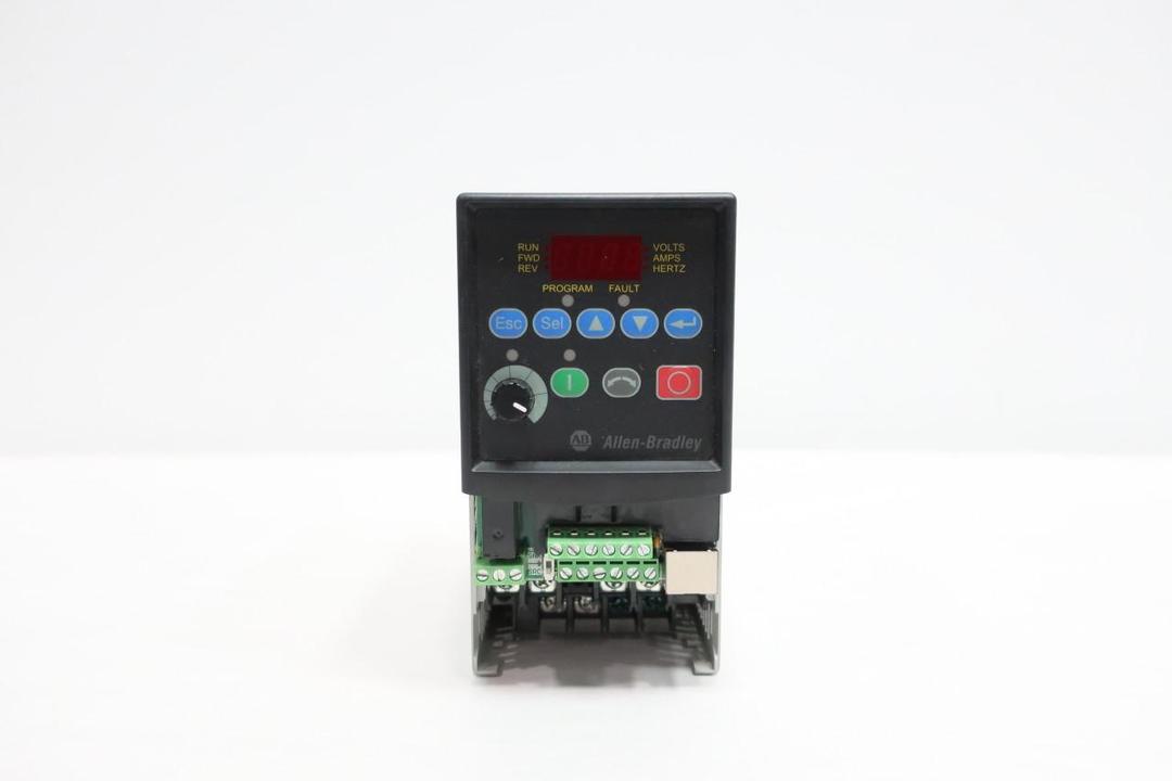 ALLEN BRADLEY 22A-V2P3N104 AC VFD DRIVE 90-132V-AC 0-240HZ 0-230V-AC 1/2HP