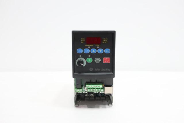 ALLEN BRADLEY 22A-V2P3N104 AC VFD DRIVE 90-132V-AC 0-240HZ 0-230V-AC 1/2HP