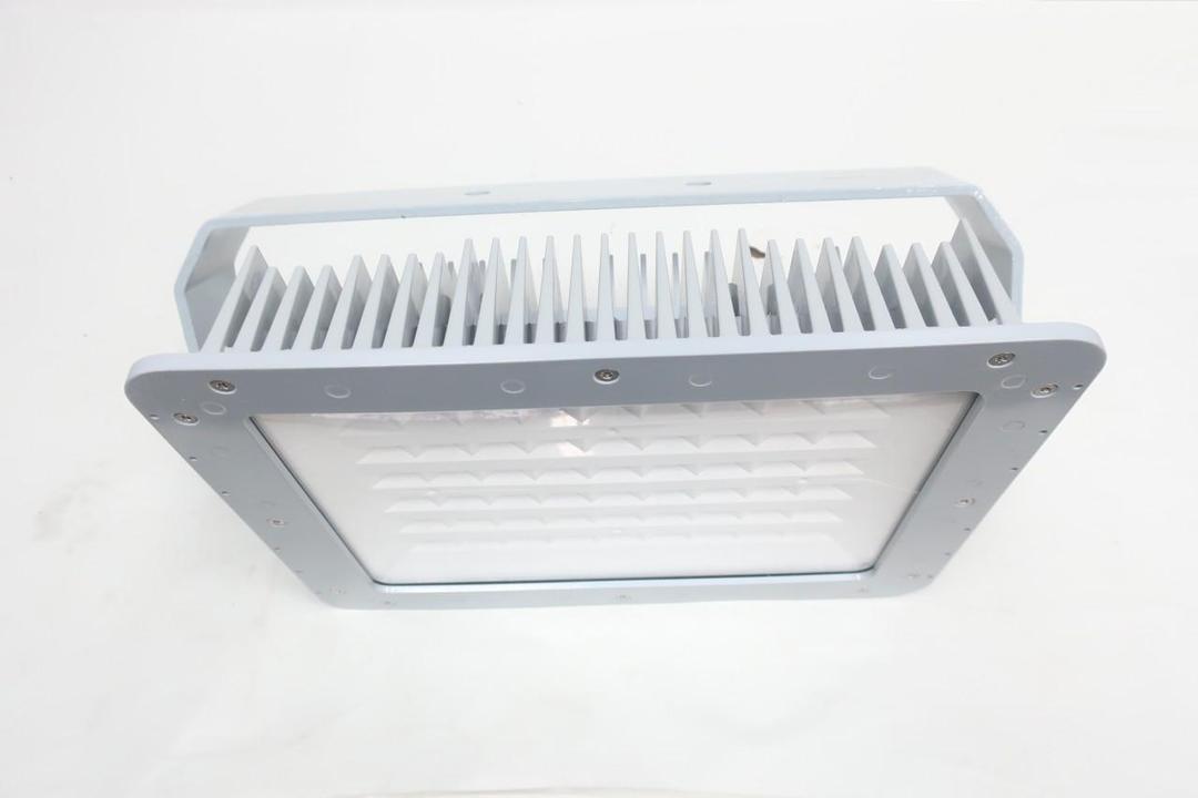 CROUSE HINDS FMV11LCY/UNV176 LUMINAIRE 100W 100-277V-AC