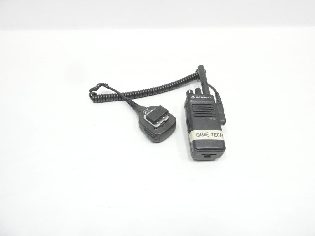 MOTOROLA AAH02RDC9VA1AN XPR 3300E PORTABLE RADIO