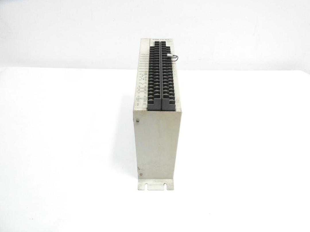 OMRON E5M-TSQK TEMPERATURE CONTROLLER 24V-AC/DC