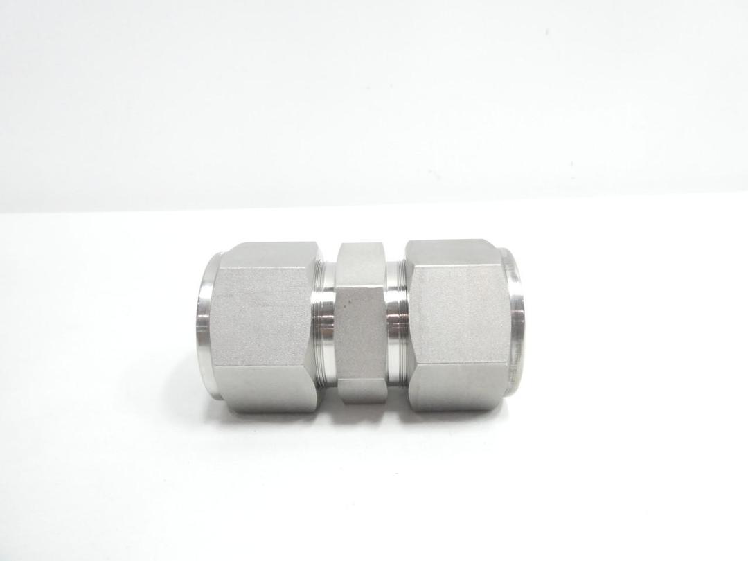 SWAGELOK SS-2400-6FP STAINLESS PIPE UNION 1-1/2IN TUBE