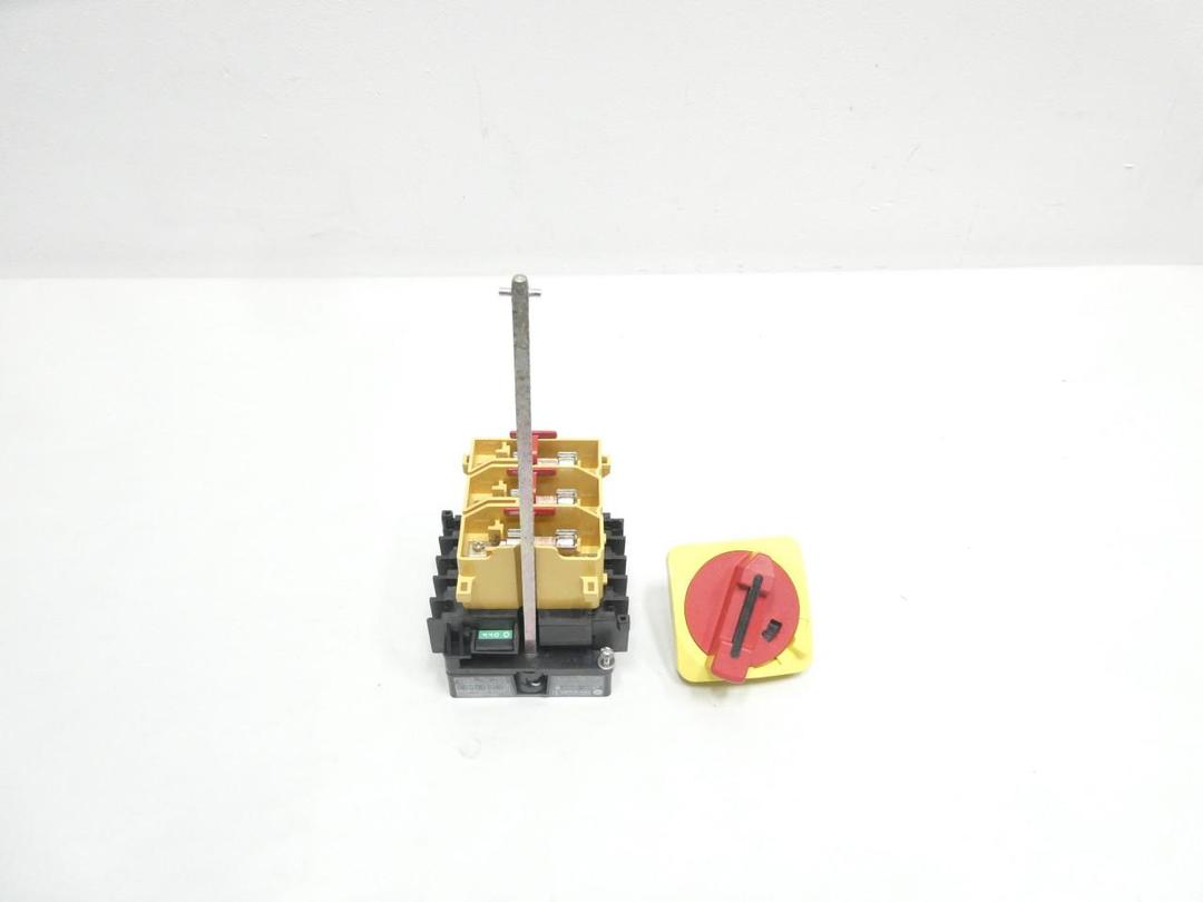 ALLEN BRADLEY 194R-NC030P3 FUSIBLE DISCONNECT SWITCH 3P 30A AMP 600V-AC