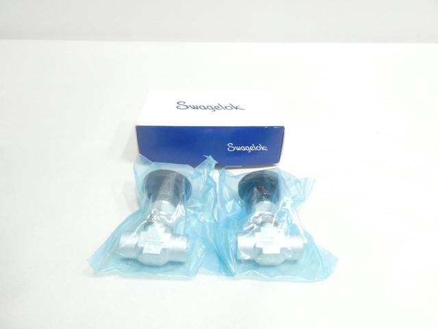 BOX OF 2 SWAGELOK S-1VF4 MANUAL STEEL NEEDLE VALVE 3000PSI 1/4IN NPT