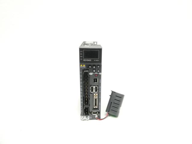 KEYENCE SV-020L2 SERVO DRIVE 0-400HZ 200-230V-AC 0-230V-AC 3PH 200W
