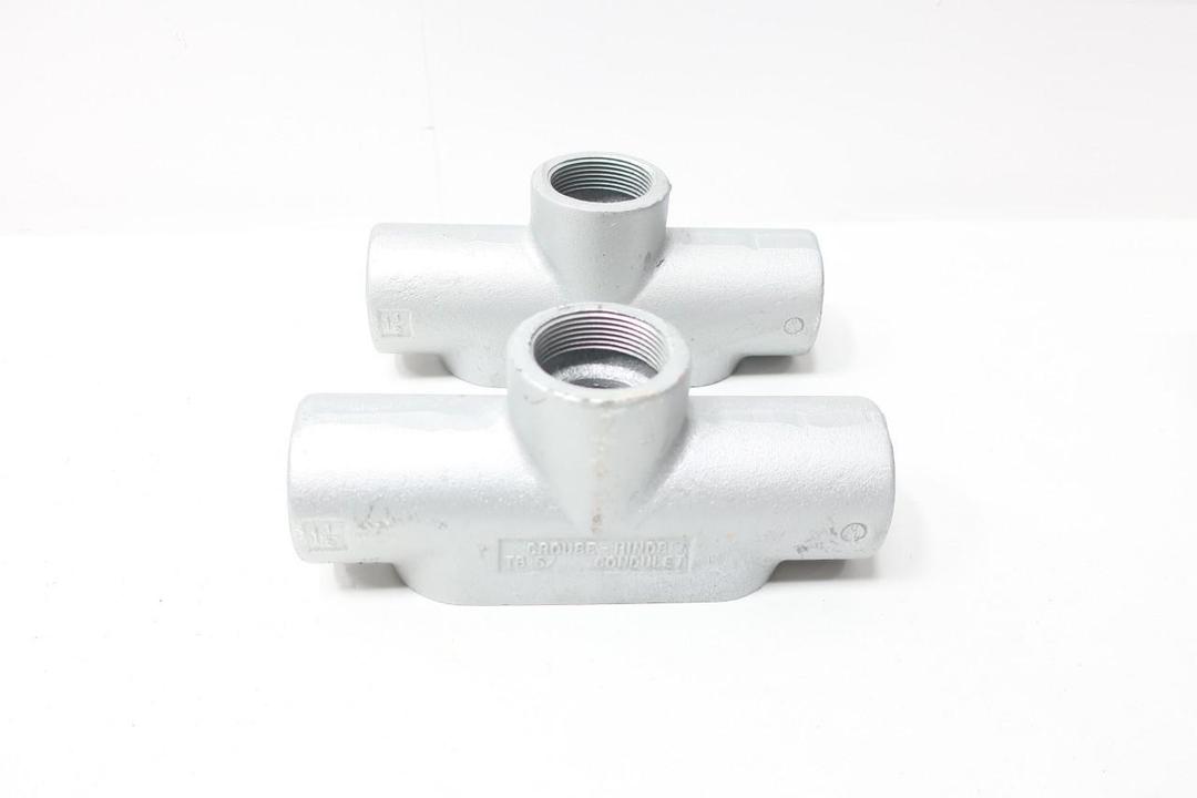 BOX OF 2 CROUSE HINDS TB57 CONDUIT OUTLET BODY TB 1-1/2IN
