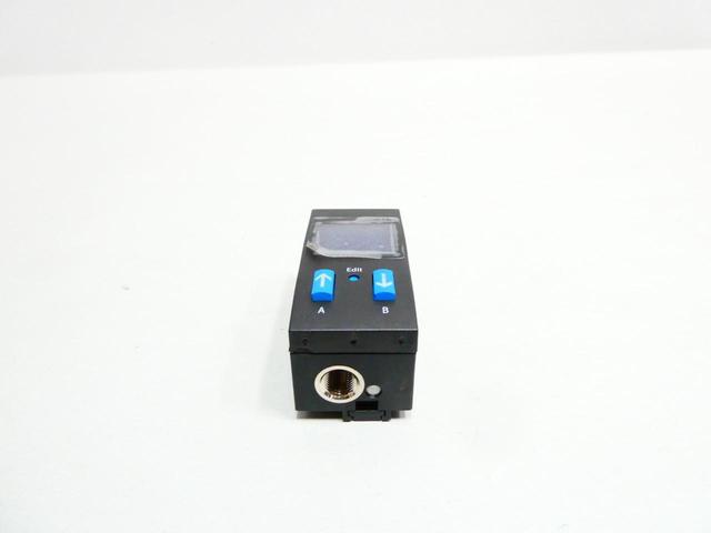 FESTO SDE1-D2-G2-W18-L-P1-M8 537024 PRESSURE SENSOR 0-2BAR 15-30V-DC