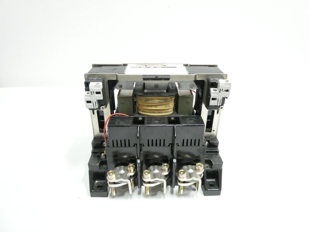 MOELLER DIL8A-22 AC CONTACTOR 120V-AC 400A AMP 300HP