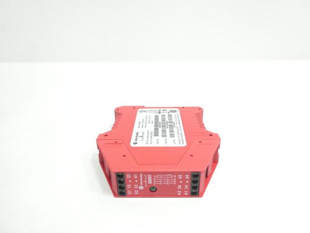 ALLEN BRADLEY MSR5T 440R-B23020 GUARDMASTER SAFETY RELAY 24V-AC/DC