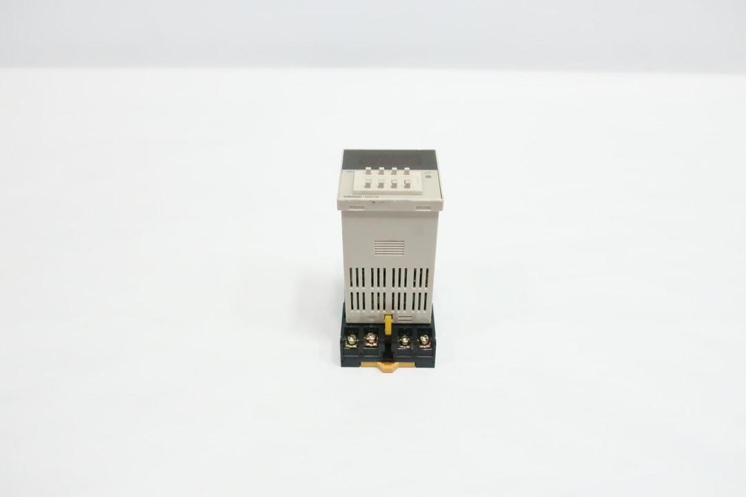 OMRON H5CN-YCN TIMER 100-240V-AC