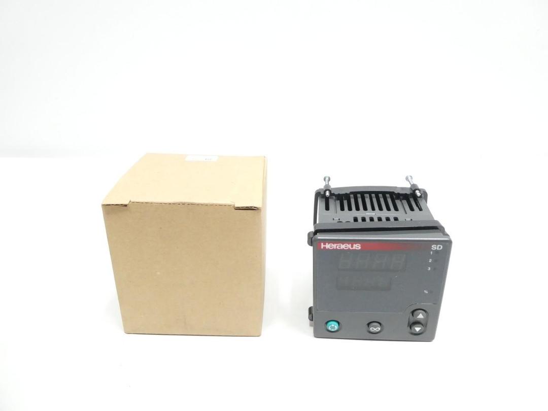 LEYBOLD- HERAEUS SD4C-HFAE-AACF PROCESS CONTROLLER