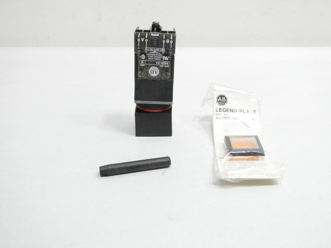 ALLEN BRADLEY 800MB-CPA16AA ILLUMINATED AMBER PUSHBUTTON 120V-AC