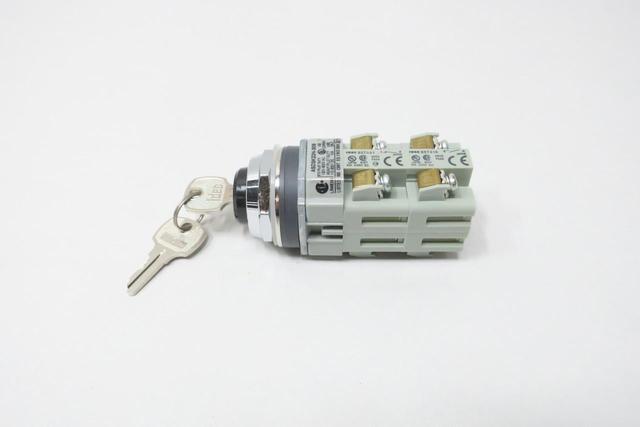 IDEC ASD3K22N-309 3 POS KEY SWITCH