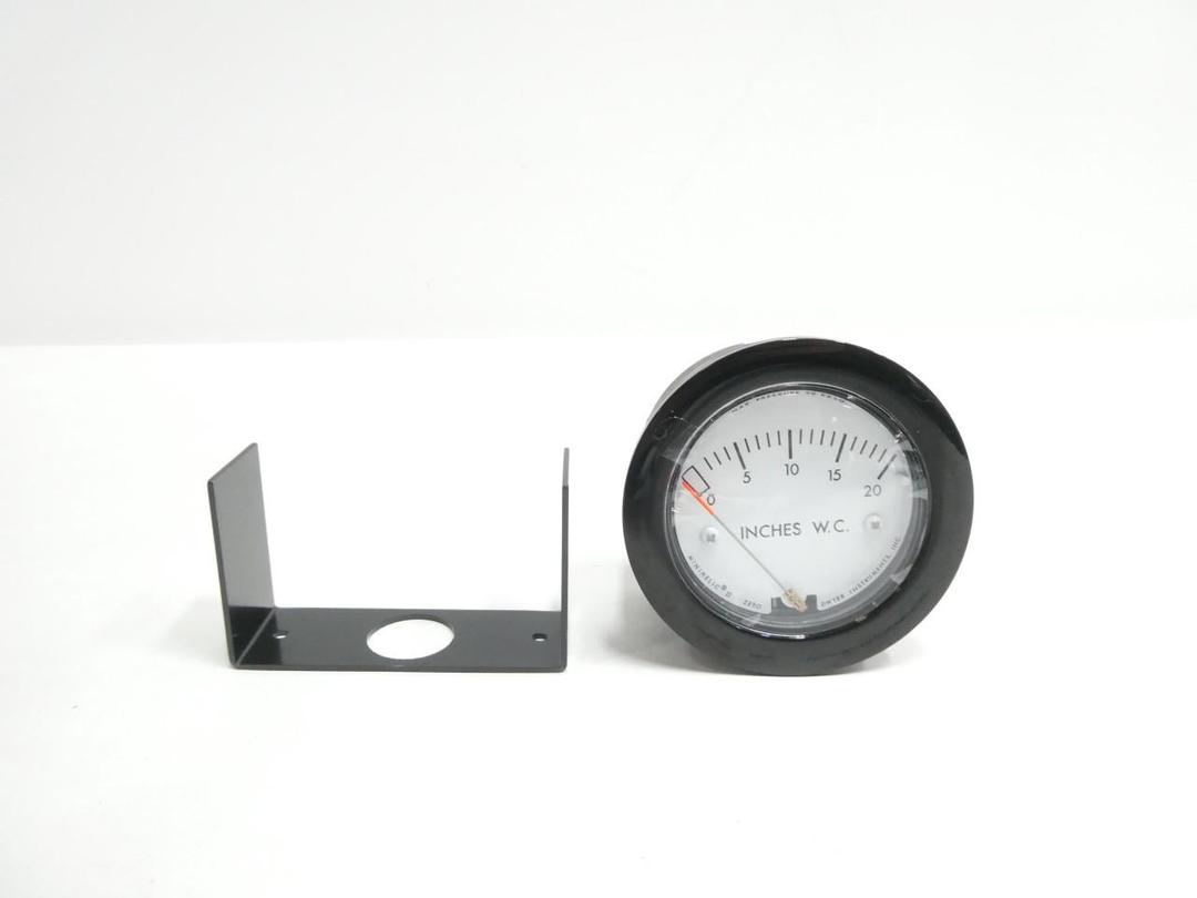 DWYER 2-5020 MINIHELIC II PRESSURE GAUGE 2-1/4IN 0-20IN-H2O
