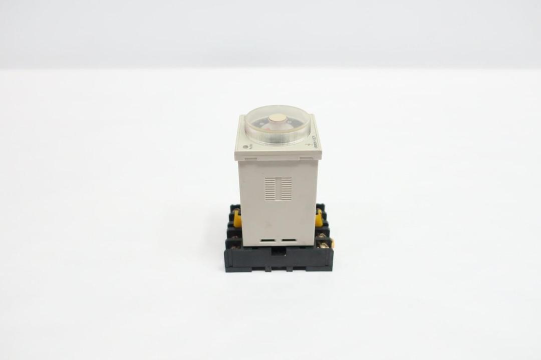 OMRON H3CR-H8L TIME DELAY RELAY 0.6-12MIN 100/110/120V-AC