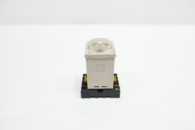 OMRON H3CR-H8L TIME DELAY RELAY 0.6-12MIN 100/110/120V-AC