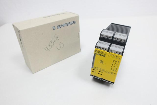 SCHMERSAL 101180843 SAFETY RELAY 24-230V-AC/DC