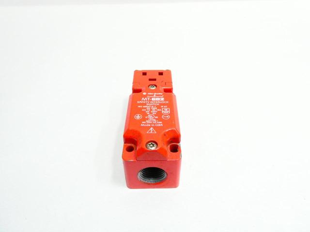 ALLEN BRADLEY 440K-MT55086 GUARDMASTER SAFETY INTERLOCK SWITCH 250V-AC