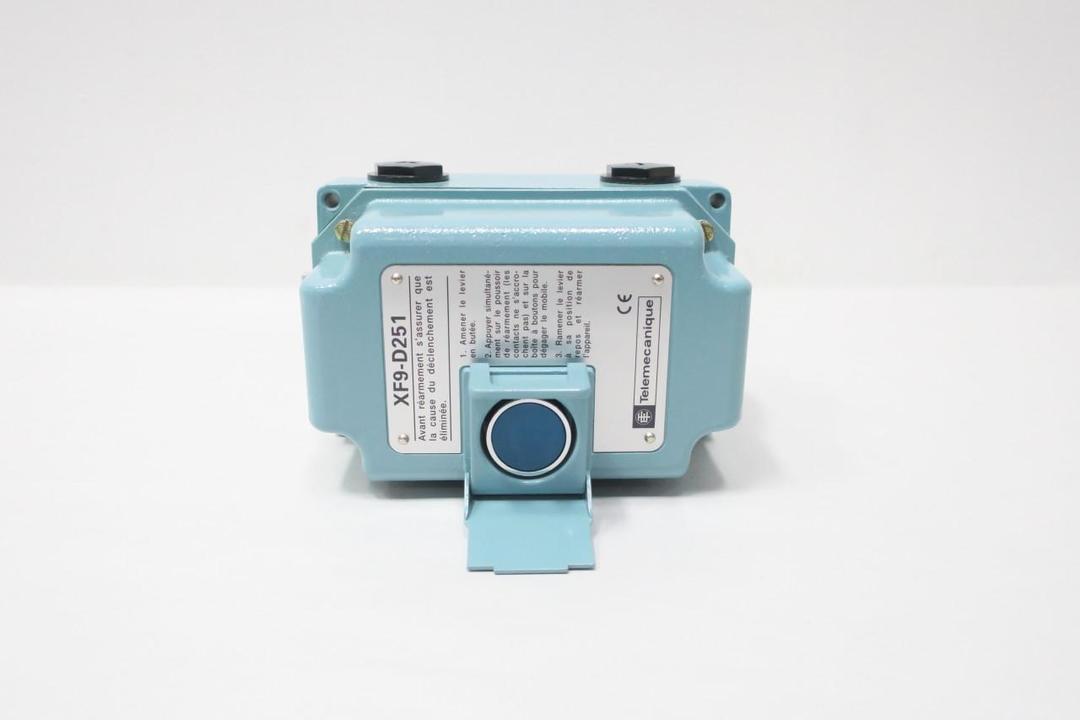 TELEMECANIQUE XF9 D251 LIMIT SWITCH