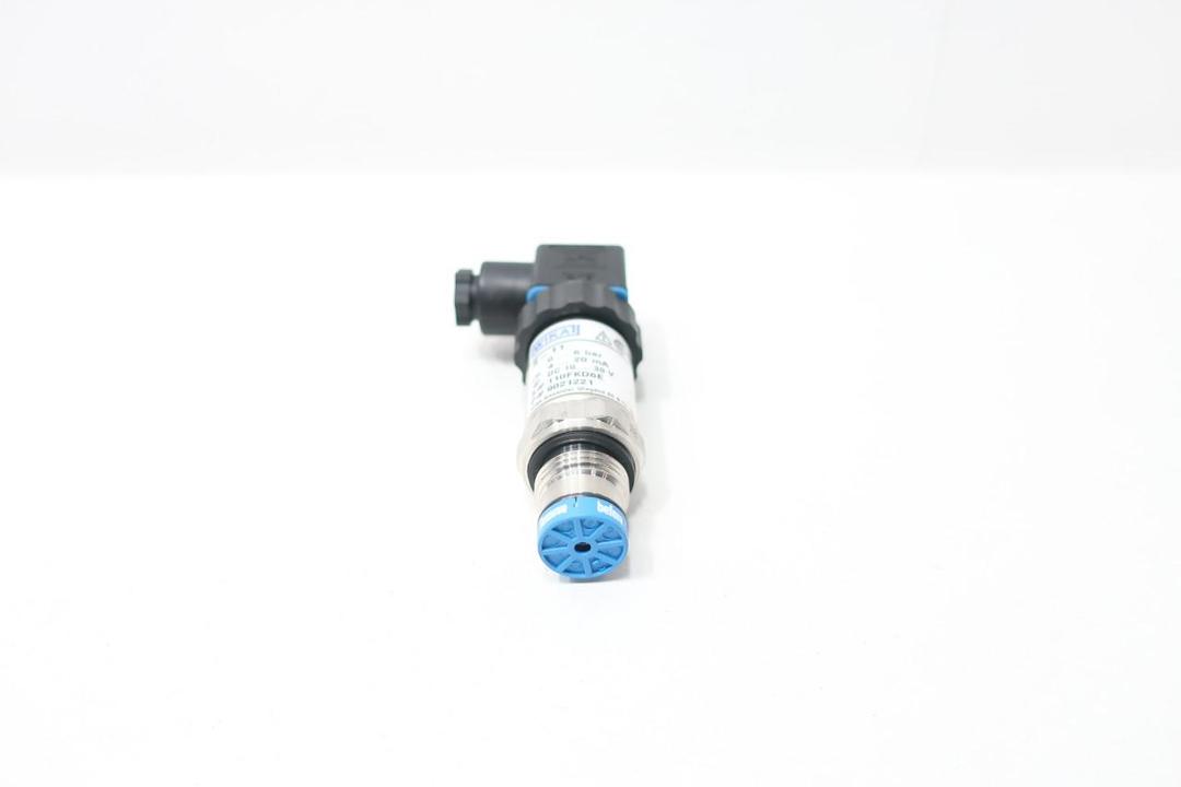 WIKA S-11 9021221 DIFFERENTIAL PRESSURE TRANSMITTER 0-6BAR 10-30V-DC