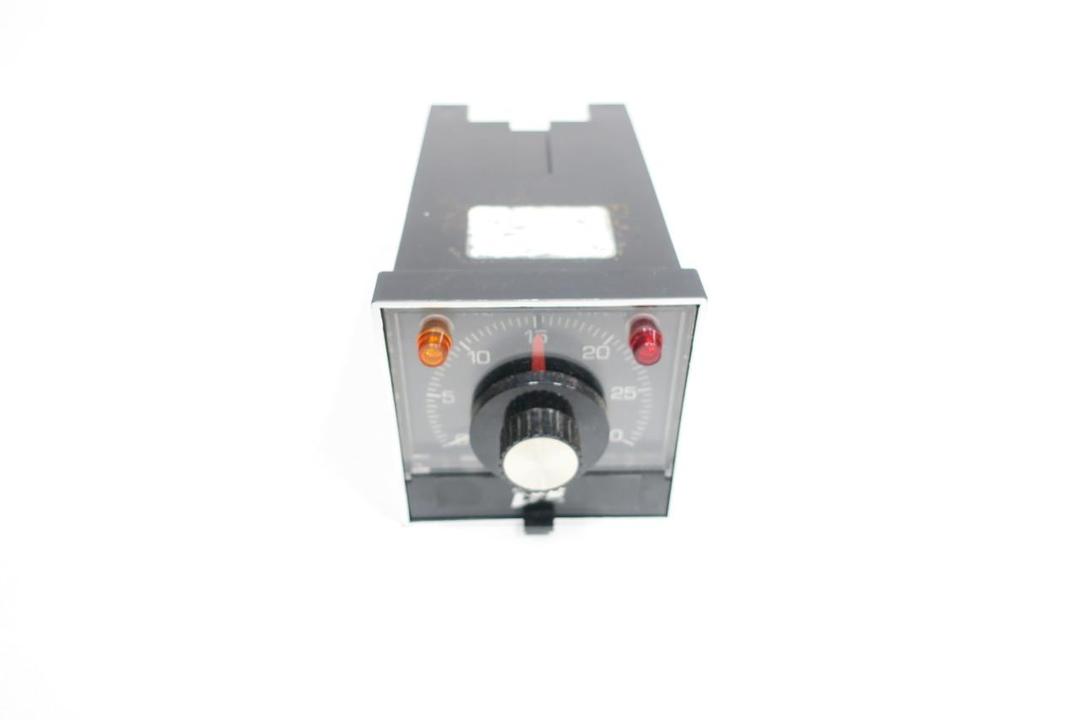 LFE G6-3202-0200 TYPE J TEMPERATURE CONTROLLER 0-300F 120V-AC