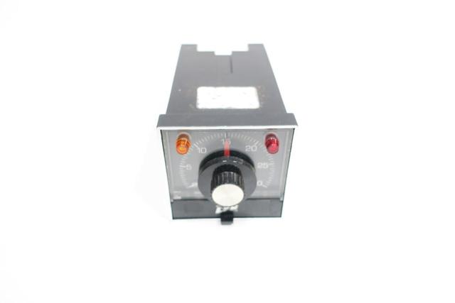 LFE G6-3202-0200 TYPE J TEMPERATURE CONTROLLER 0-300F 120V-AC