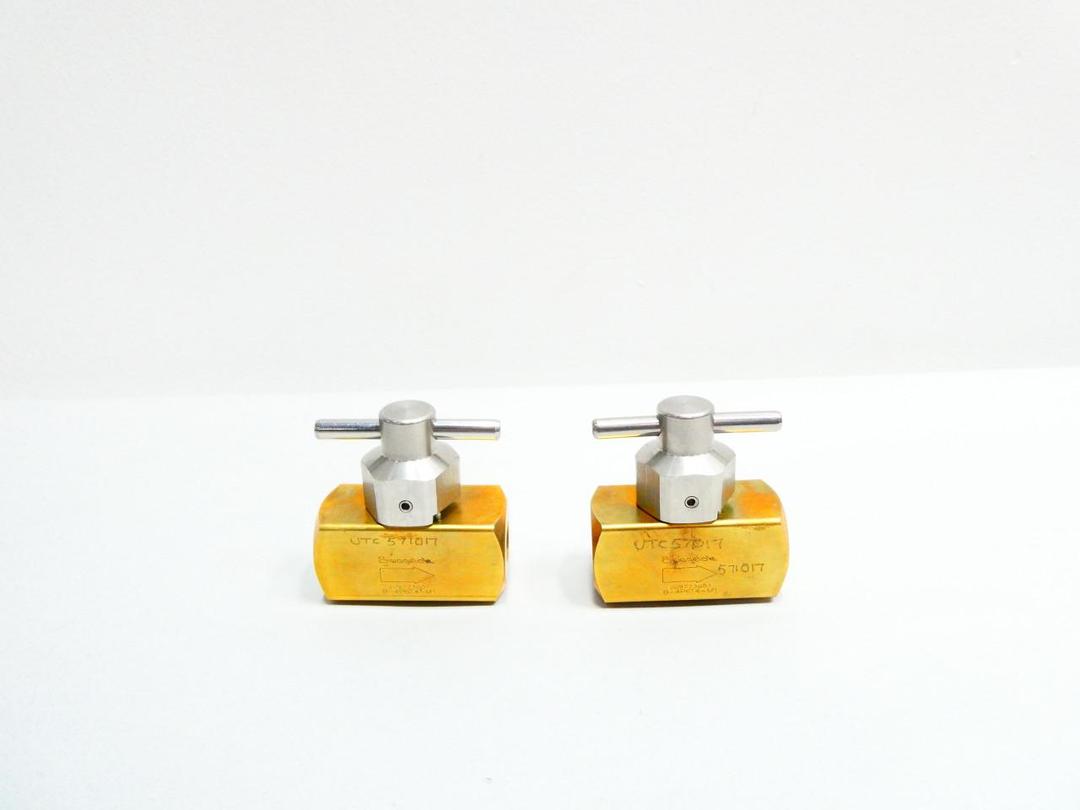 BOX OF 2 SWAGELOK B-4P6T4-M1 MANUAL BRASS PLUG VALVE 1/4IN NPT