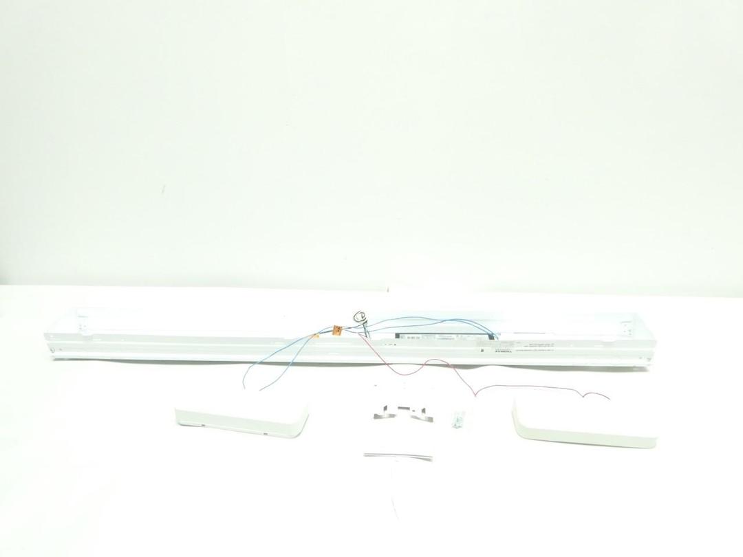 DAY-BRITE ATIS232-347-1/2EB-GENIS FLUORESCENT LIGHT FIXTURE 347V-AC 32W