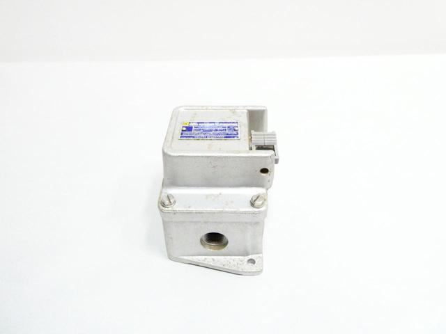 SQUARE D 9001 BR-107 CONTROL STATION 600V-AC/DC