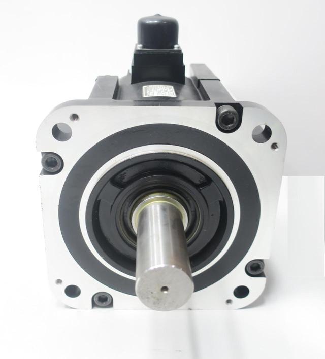 YASKAWA SGMGV-30A8M2E SERVO MOTOR 2.9KW 1500RPM 18.6NM 200V-AC