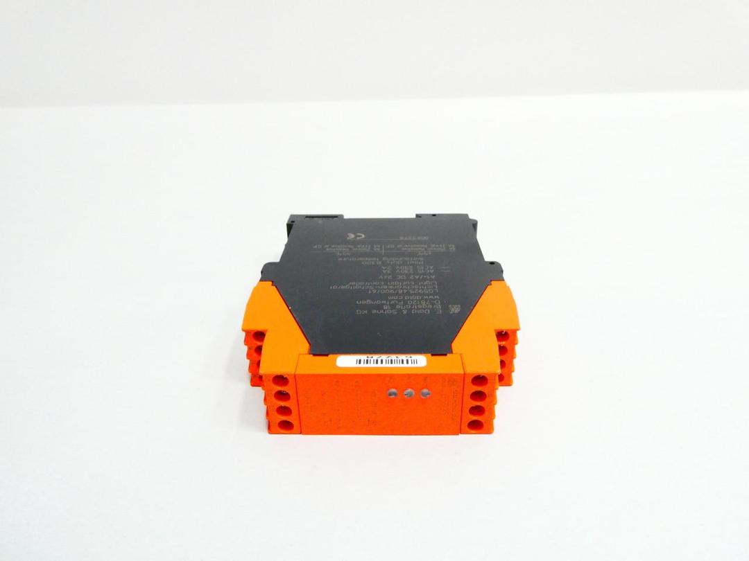 DOLD LG5925.48/900/61 SAFETY RELAY 230V-AC 24V-DC