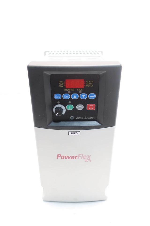 ALLEN BRADLEY 22B-D012N104 AC DRIVE POWERFLEX 40 380-480V-AC 0-400HZ 7.5HP