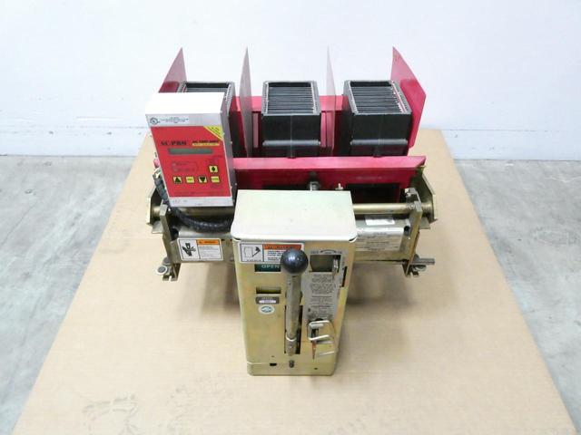SIEMENS-ALLIS XFMR1600/1A 18-738-600-401 AIR CIRCUIT BREAKER 1600A AMP