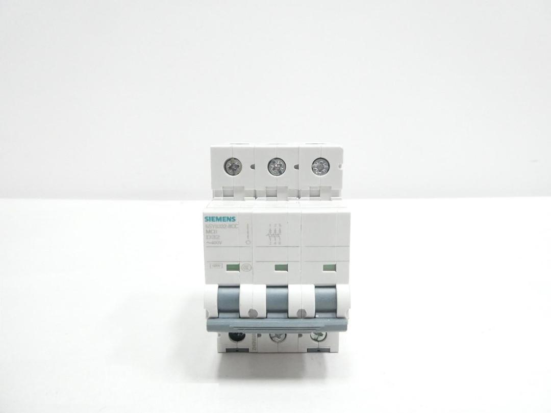 SIEMENS 5SY6332-8CC CIRCUIT BREAKER 3P