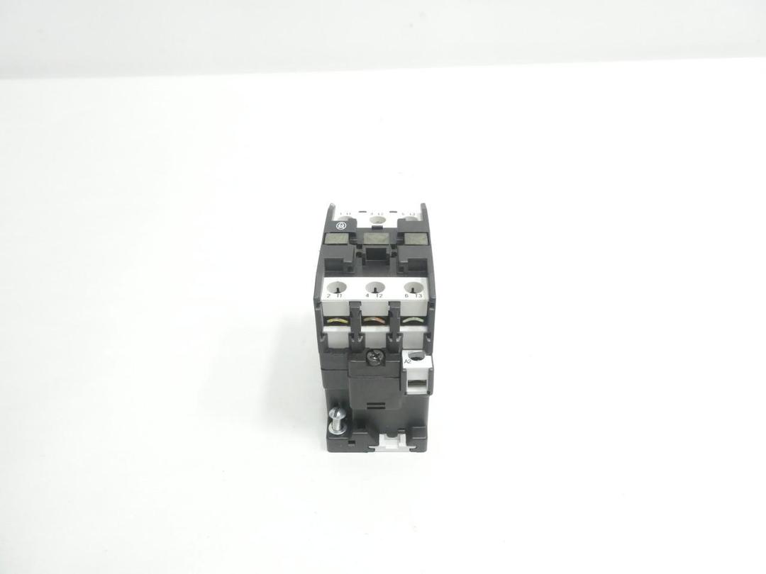 MOELLER DIL0M AC CONTACTOR 120V-AC 35A AMP 15HP