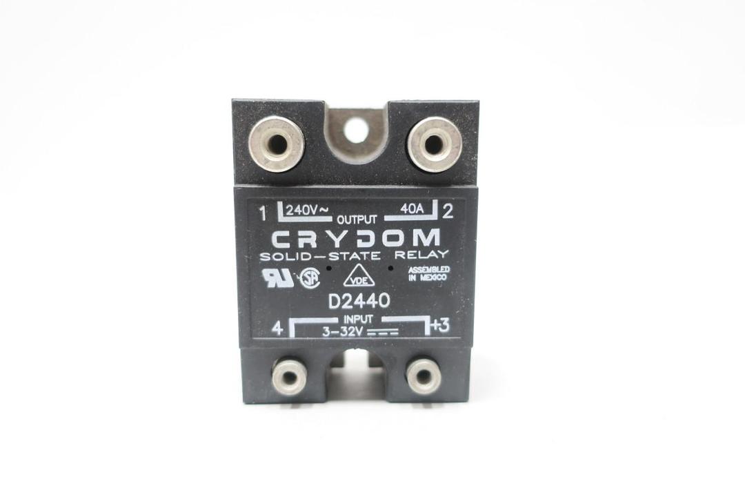 CRYDOM D2440 SOLID STATE RELAY 3-32V-DC 40A AMP 240V-AC