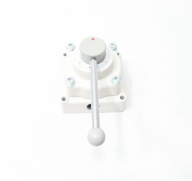 SMC VH600-N10 MANUALLY OPERATED DIRECTIONAL CONTROL VALVE 0.7MPA