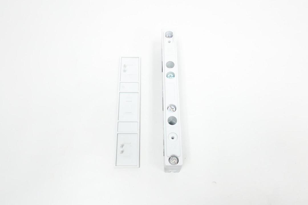 SIEMENS 8US1923-3UA01 BUSBAR HOLDER SUPPORT