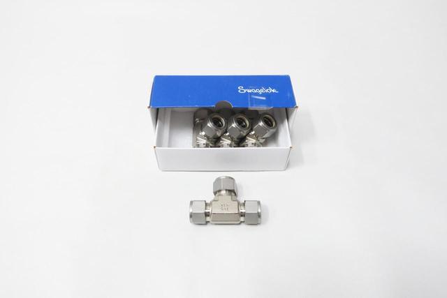 BOX OF 4 SWAGELOK SS-1010-3 STAINLESS TEE 5/8IN TUBE X 5/8IN TUBE X 5/8IN TUBE