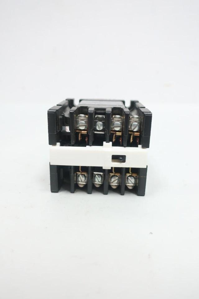GENERAL ELECTRIC GE CR120A03022AA INDUSTRIAL RELAY 120V-AC