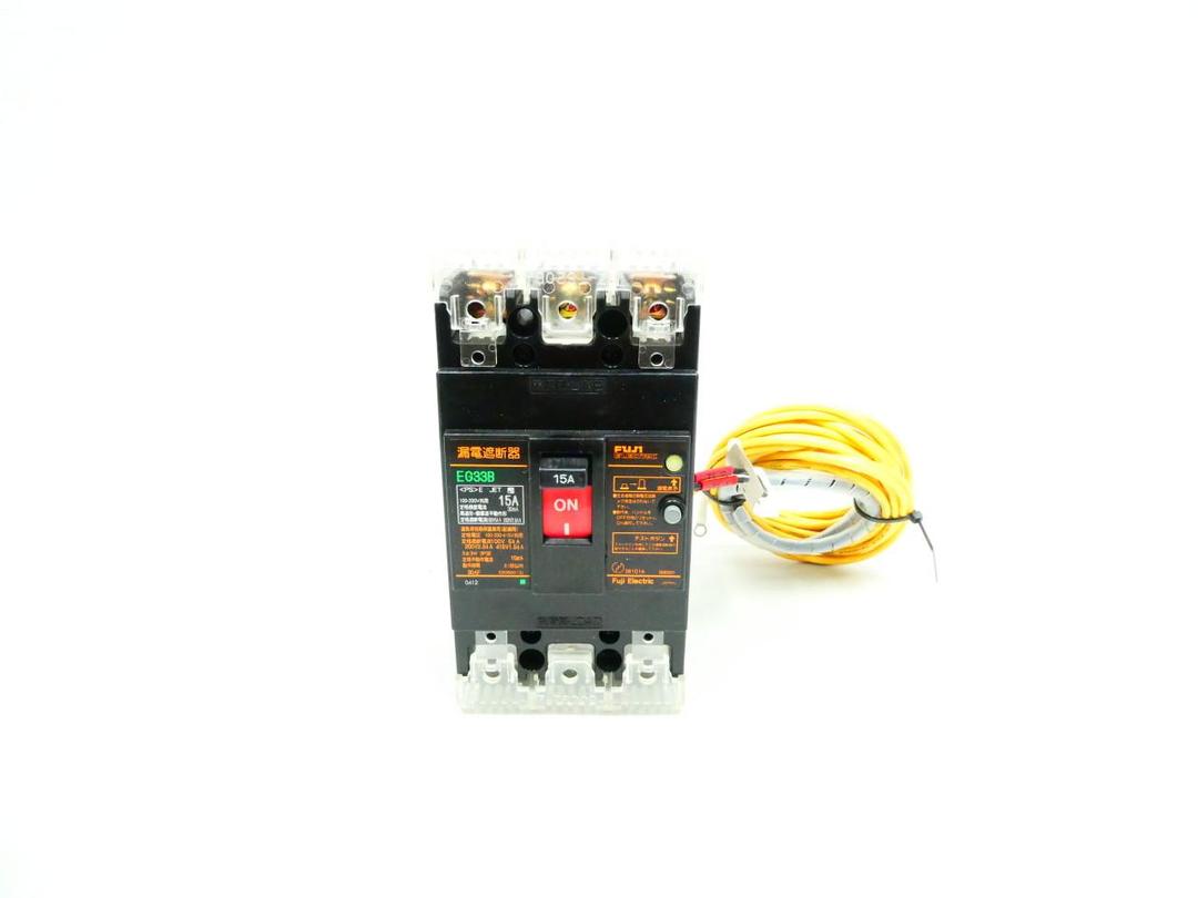 FUJI ELECTRIC EG33B 3P 15A AMP 100-200V-AC MOLDED CASE CIRCUIT BREAKER