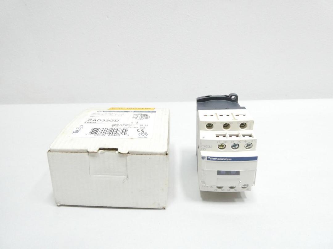 SQUARE D TELEMECANIQUE CAD32GD TESYS CONTROL RELAY 125V-DC