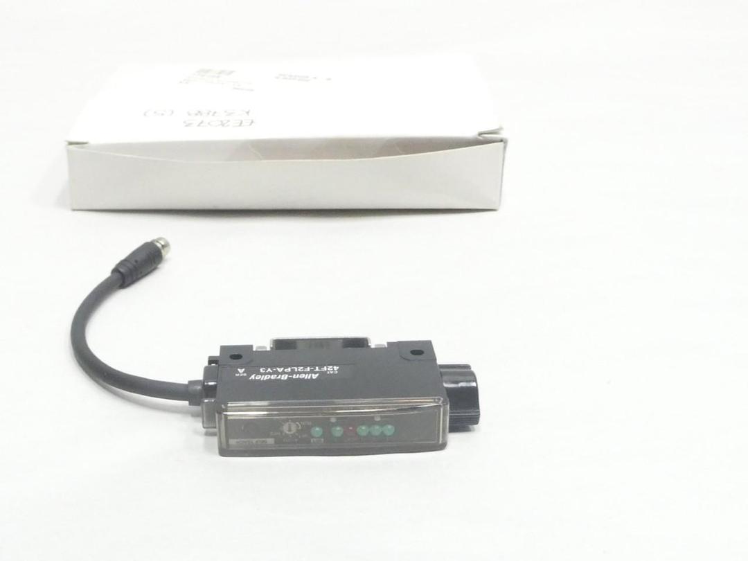 ALLEN BRADLEY 42FT-F2LPA-Y3 PHOTOELECTRIC SENSOR 12-24V-DC