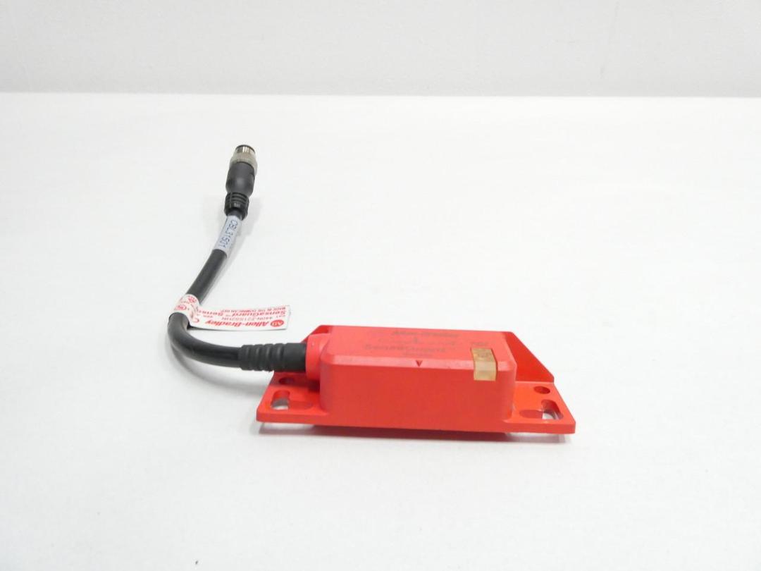 ALLEN BRADLEY 440N-Z21SS2HN NON CONTACT SAFETY SWITCH