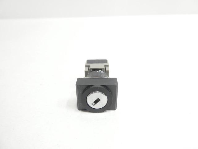 FUJI AH165-J2D11A 2 POS SELECTOR SWITCH 125/250V-AC