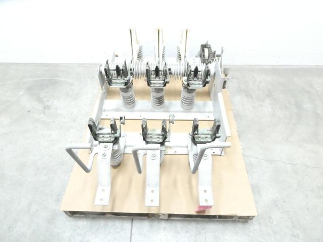 S&C 255422R2-Q109 MINI-RUPTER FUSIBLE DISCONNECT SWITCH 400E AMP 3P