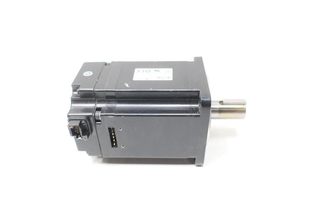 YASKAWA SGMJV-08A3M61 SERVO MOTOR 3PH 750W 3000RPM 2.39NM 200V-AC