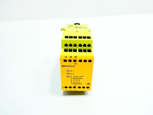 PILZ 774572 SAFETY RELAY 24V-DC